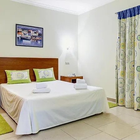 Gale Sleeps 8 Pool Air Con Wifi * Patroves
