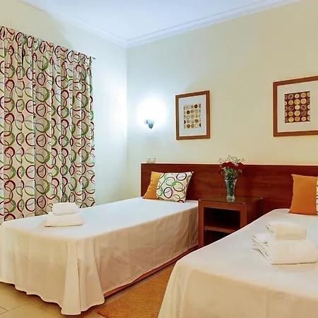 فيلة Gale Sleeps 8 Pool Air Con Wifi Patroves